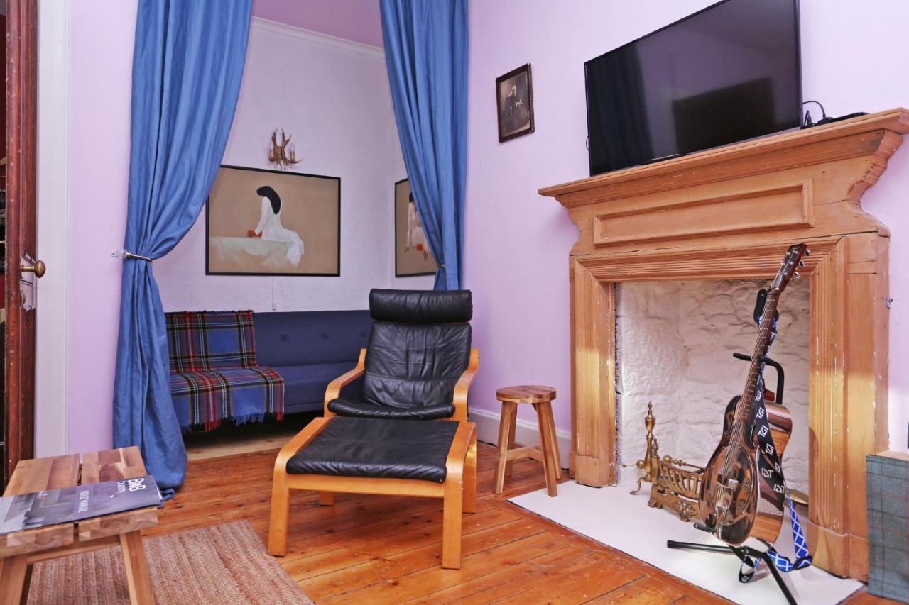 Joivy Iconic Colorful Home On The Royal Mile Edinburgh Exterior photo