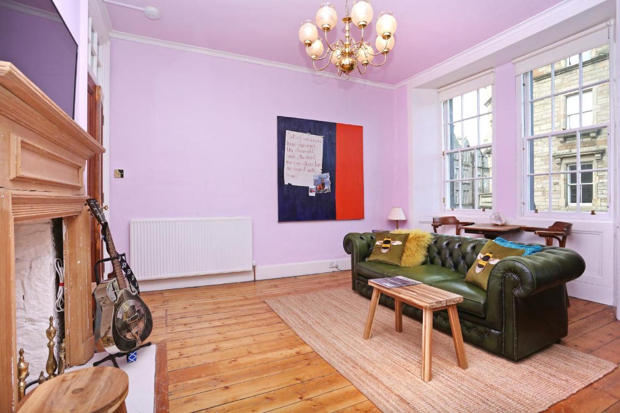 Joivy Iconic Colorful Home On The Royal Mile Edinburgh Exterior photo
